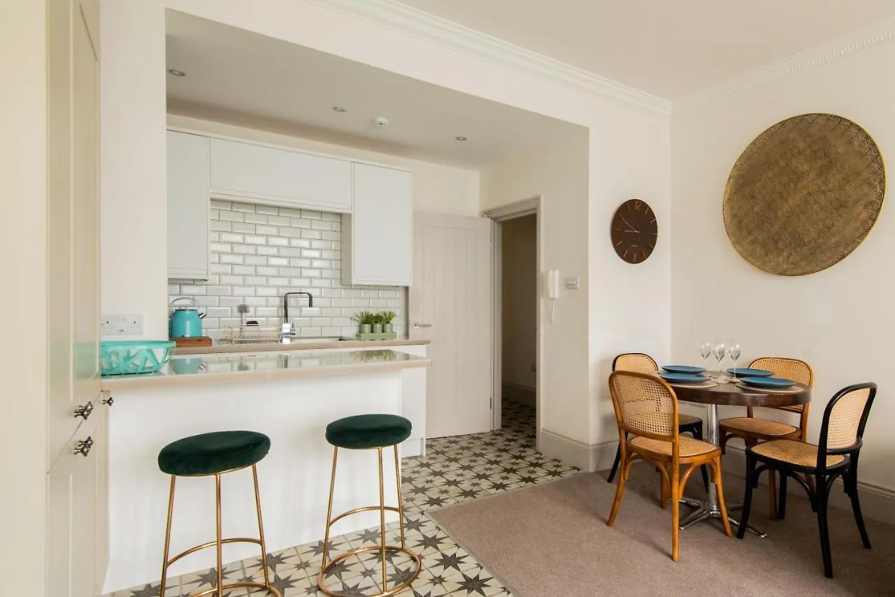 Beautiful, Central, 3 Min Walk From Beach, 2 King Doubles Brighton Apartamento