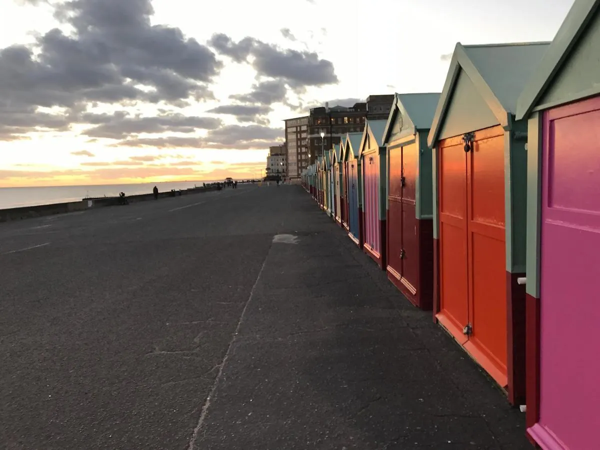 Beautiful, Central, 3 Min Walk From Beach, 2 King Doubles Brighton Apartamento