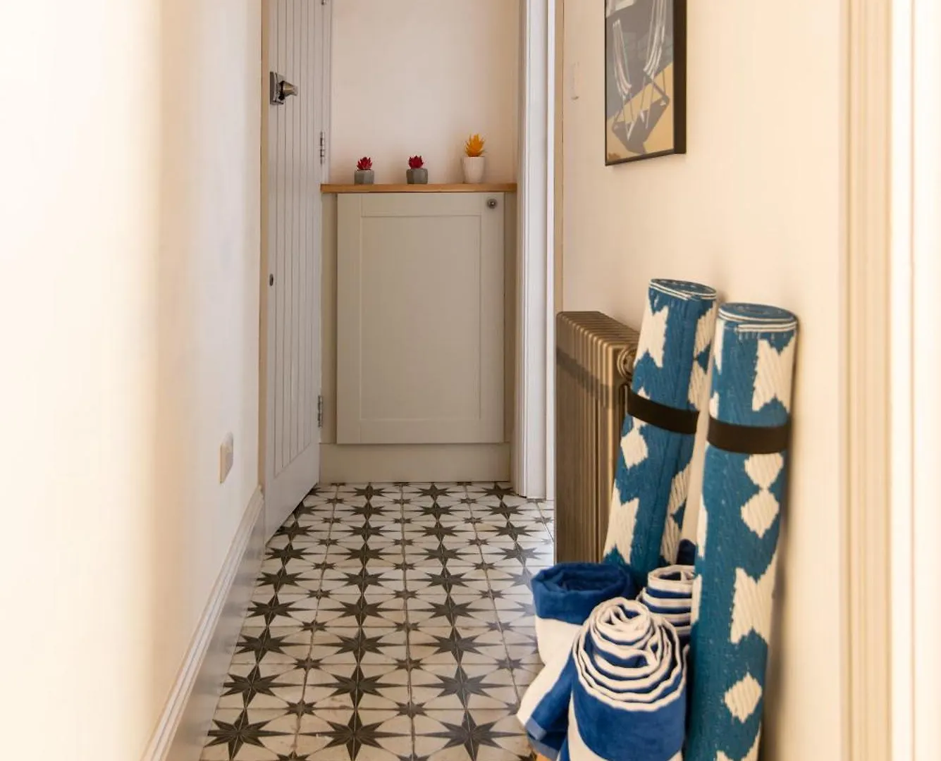 Apartment Beautiful, Central, 3 Min Walk From Beach, 2 King Doubles Brighton