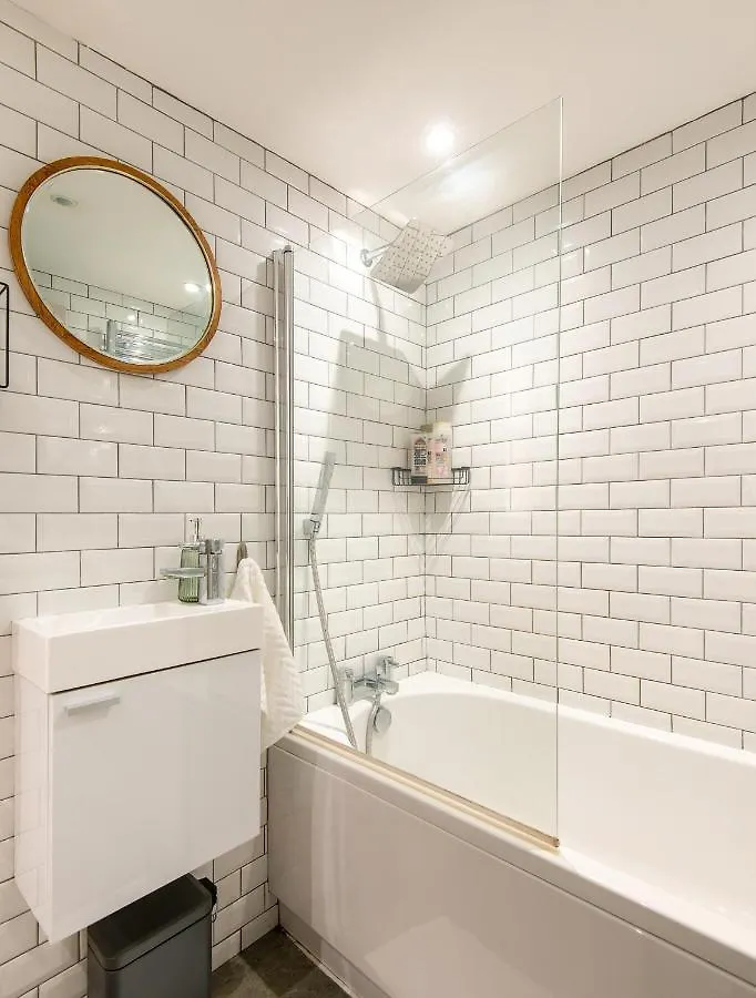 Beautiful, Central, 3 Min Walk From Beach, 2 King Doubles Brighton